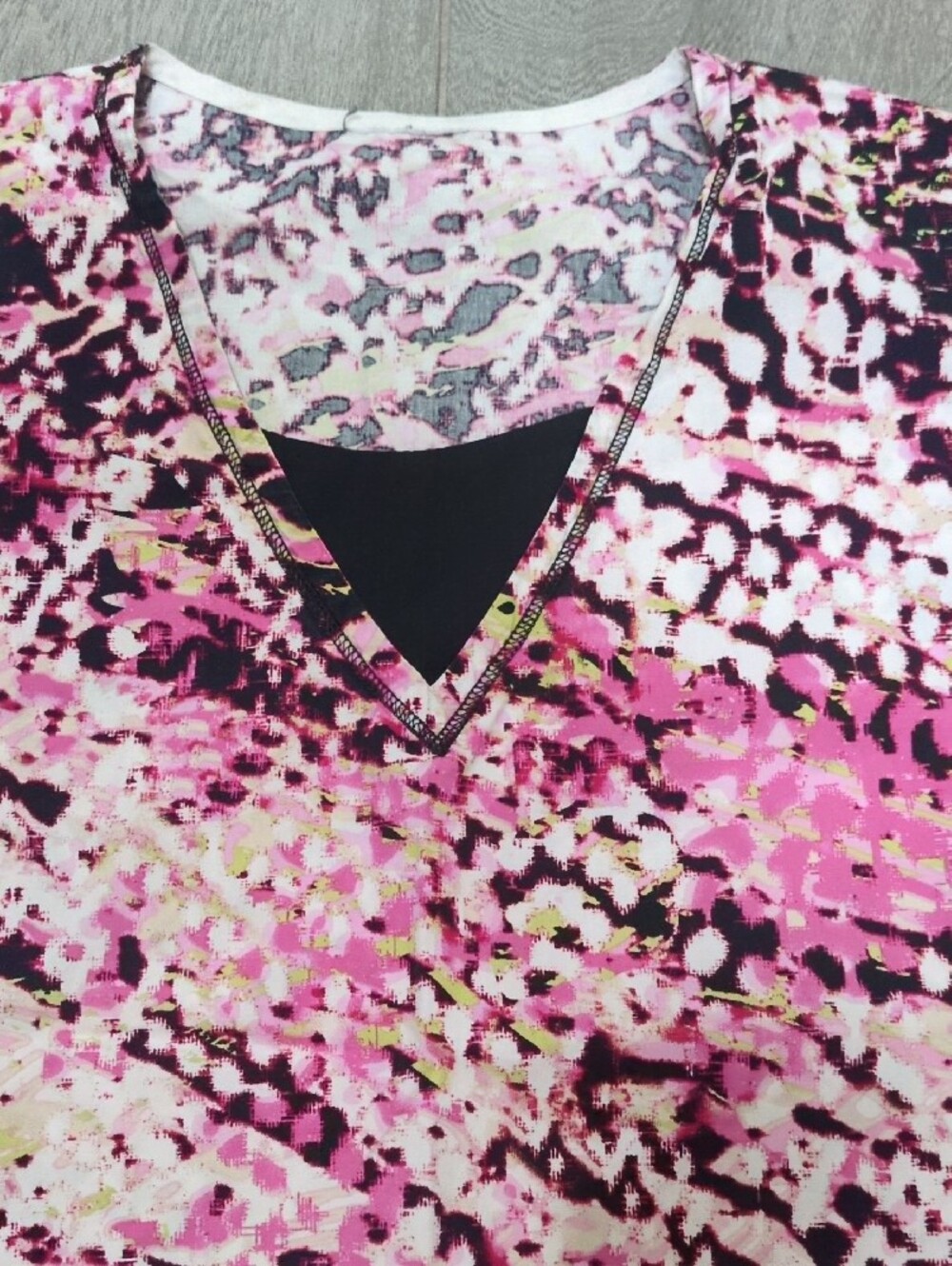 Women's Pink Patterned Scrub V-Neck Top - Picture 2 of 5